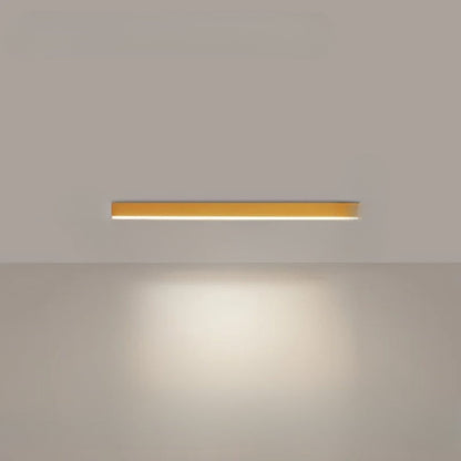 "Minimalistische LED plafondlamp met strak aluminium ontwerp, Scandinavische stijl en energiezuinige verlichting."