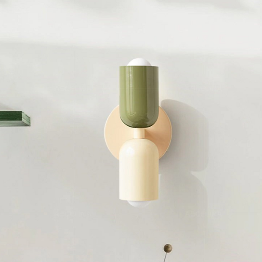 Scandinavische minimalistische wandlamp; strak design voor moderne woonkamer verlichting.