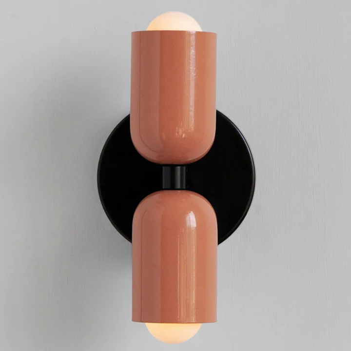 Design wandlamp, Scandinavisch en minimalistisch, creëert warm sfeerlicht in elke kamer.