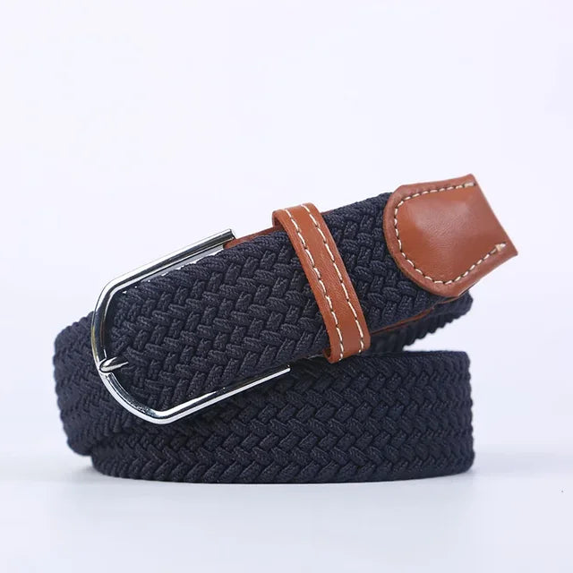 Zwarte flexibele unisex riem van imitatieleer, ideaal voor een dynamische levensstijl.