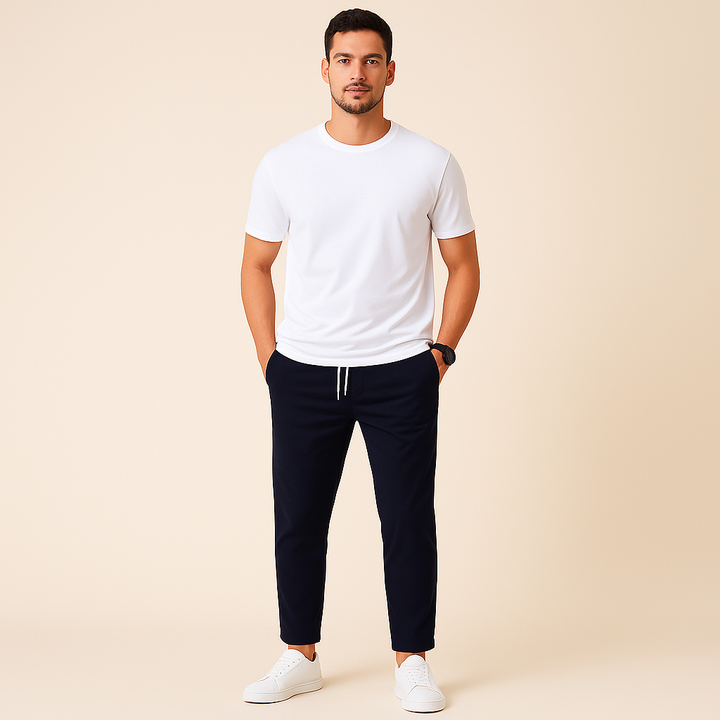 Heren slim fit trekkoordbroek in moderne stijl, perfect voor casual en dagelijkse gelegenheden.