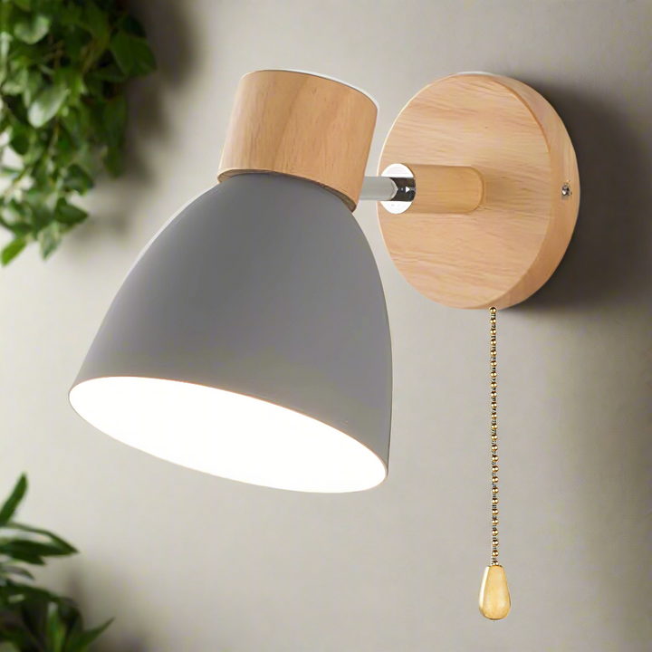 Praktische Scandinavische wandlamp met trekschakelaar, modern design voor gerichte interieurverlichting.