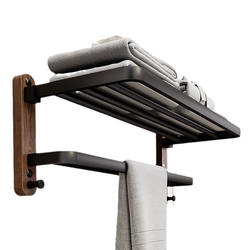 Modern wandgemonteerd handdoekrek met strak design, gemaakt van duurzaam hout, ideaal voor een georganiseerde badkamer.