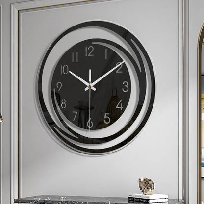"Moderne cirkel design wandklok met strakke lijnen, eigentijds en elegant voor stijlvol interieur, woonkamer of kantoor."