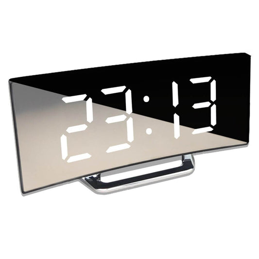 "Moderne gebogen LED wekker met helder display voor optimale zichtbaarheid in slaapkamer of werkplek"