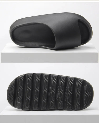 "Moderne heren slippers in beige, bruin, groen en zwart met ergonomische antislip zool, ideaal voor dagelijks comfort."