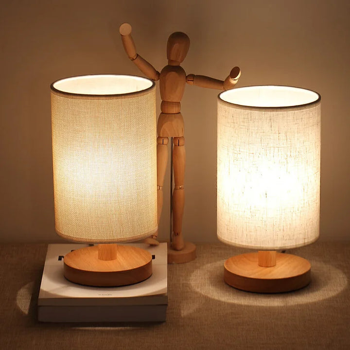 Moderne dimbare LED tafellamp met handige afstandsbediening voor sfeervolle verlichting.