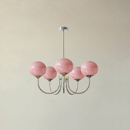 "Moderne kroonluchter met gouden afwerking en roze glazen kappen, geschikt voor LED verlichting in eigentijds interieur."