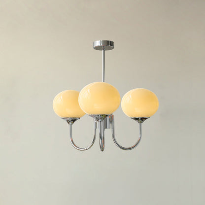 "Moderne kroonluchter met gouden afwerking en roze glazen kappen, geschikt voor LED verlichting in eigentijds interieur."
