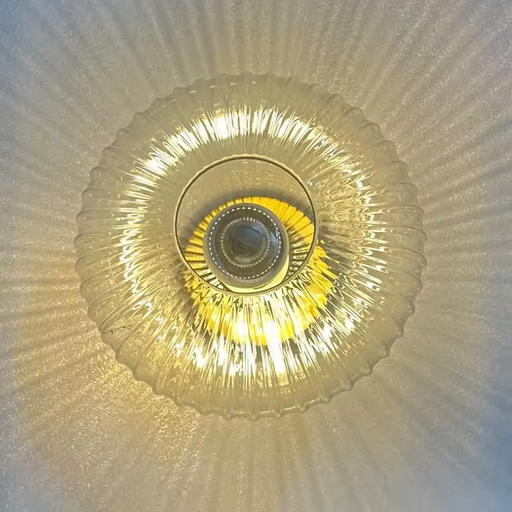Elegante wandlamp met strak modern design; veelzijdig voor slaapkamer, woonkamer of hal binnenverlichting.