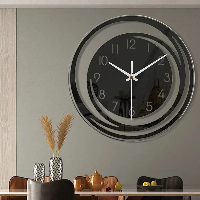 Decoratieve wandklok, modern en stil. Een elegante eyecatcher die het interieur verrijkt.