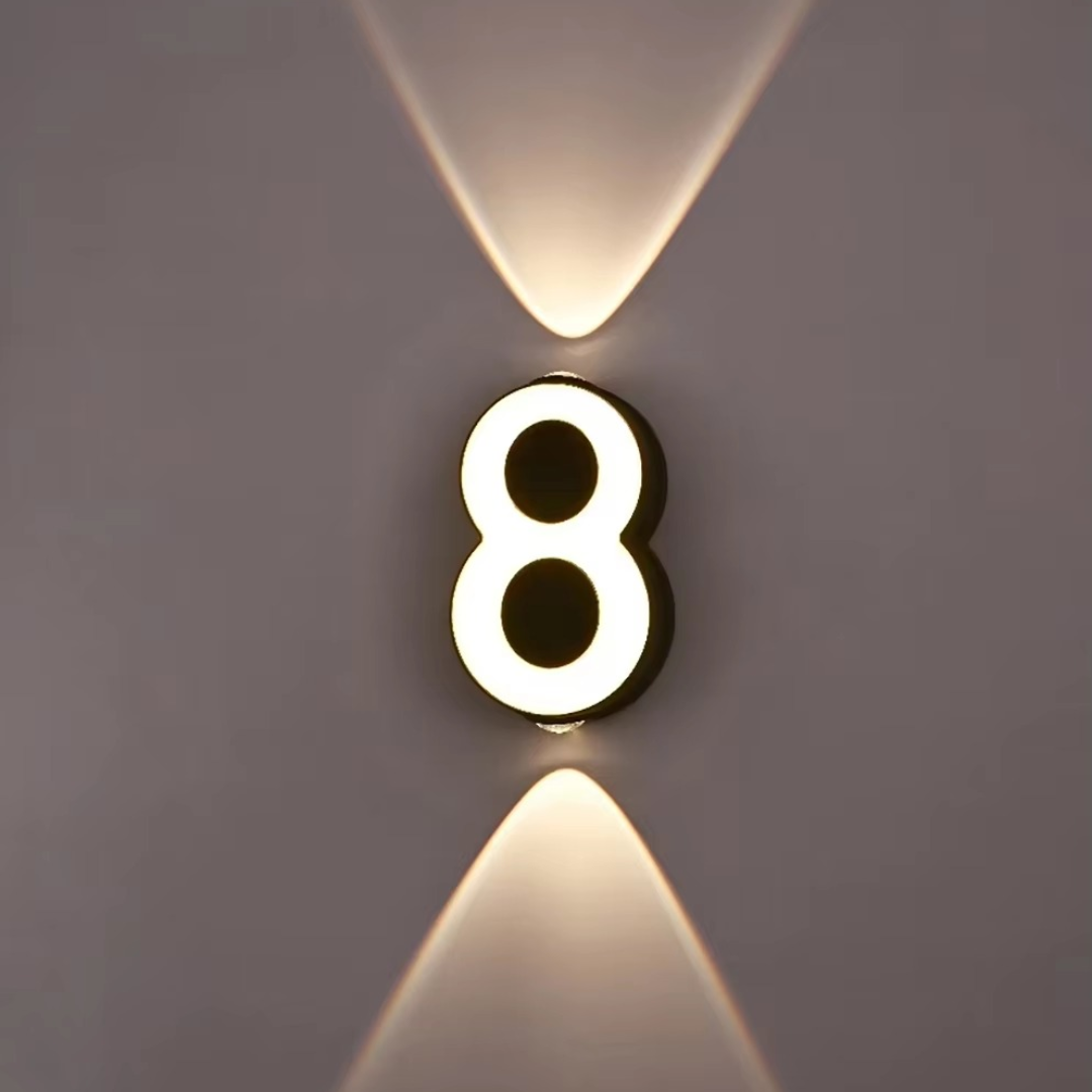 Gemakkelijk leesbaar LED huisnummer, verlicht je adres en is een moderne toevoeging aan je buitenruimte.
