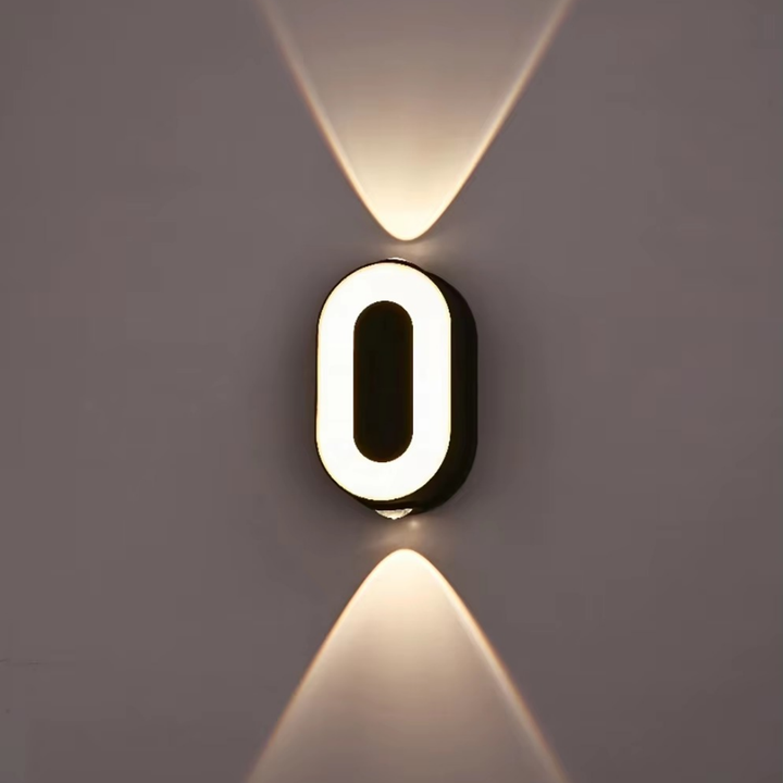 Design LED huisnummer als stijlvolle blikvanger, verlicht je adres voor een moderne en gastvrije entree.