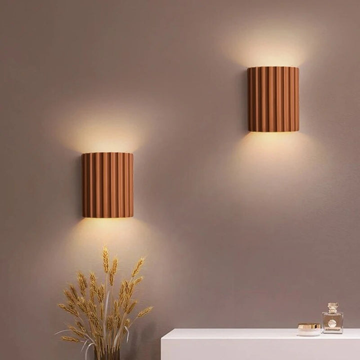 Unieke decoratieve LED wandlamp van hars. Moderne designlamp voor sfeervolle, energiezuinige binnenverlichting.