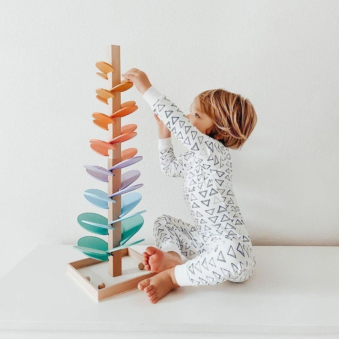 "Montessori Regenboog Knikkerboom: kleurrijke houten toren met knikkers en muziek voor zintuiglijke ontwikkeling kinderen"