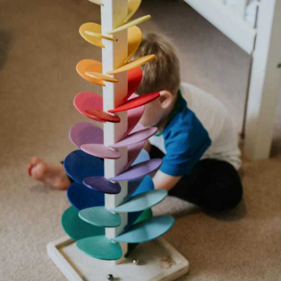 "Montessori Regenboog Knikkerboom: kleurrijke houten toren met knikkers en muziek voor zintuiglijke ontwikkeling kinderen"