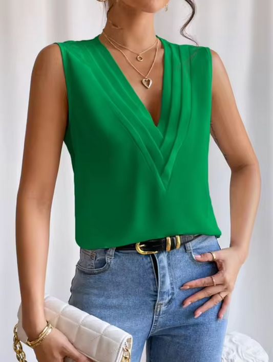 "Mouwloze dames V-hals top, elegant en luchtig, in zachte stof, ideaal voor casual en chique gelegenheden."