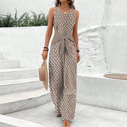 "Mouwloze V-hals dames jumpsuit met verstelbare strikceintuur, luchtige stof, zomerse look, comfort en stijl."