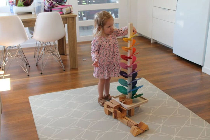 Educatief houten klankboom speelgoed, ideaal voor kinderontwikkeling en zintuiglijke stimulatie.