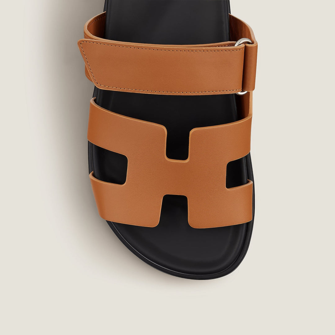 Stijlvolle heren sandalen, comfortabele instappers voor de moderne man.