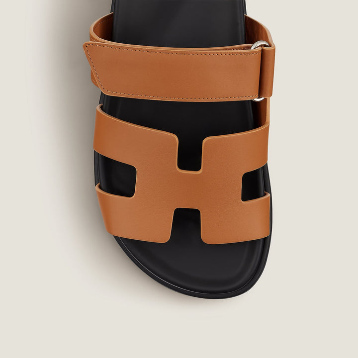 Stijlvolle heren sandalen, comfortabele instappers voor de moderne man.