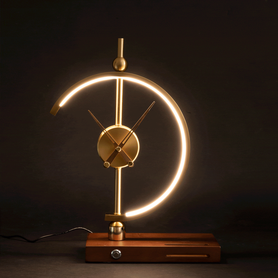 Energiezuinige LED tafellamp, modern en draadloos oplaadbaar, inclusief digitale tijdweergave.