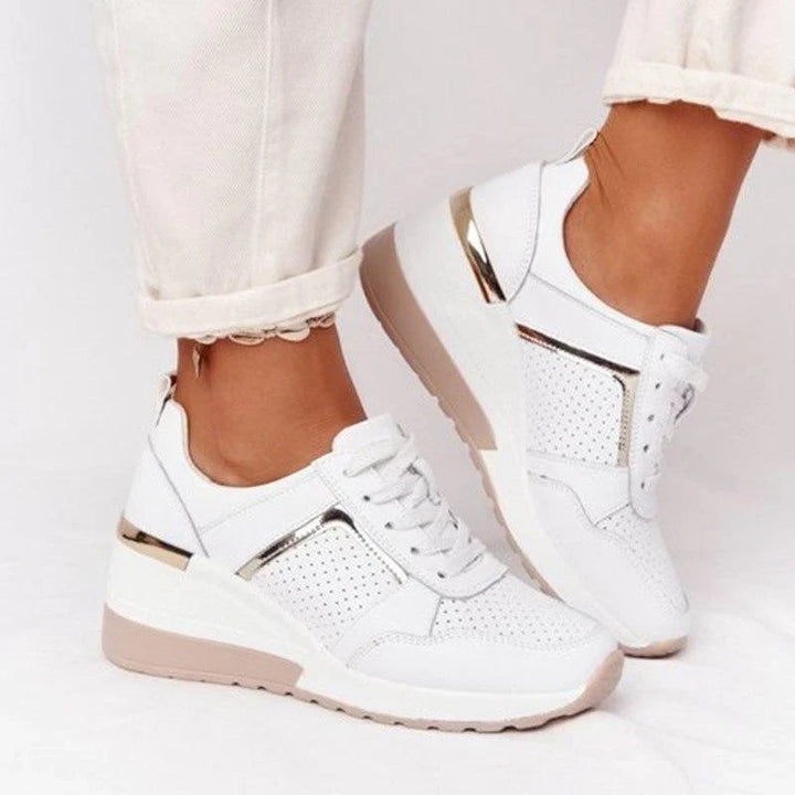 Stijlvol zijaanzicht van Hoymans dames Air sneakers met modern design en luchtige uitstraling.