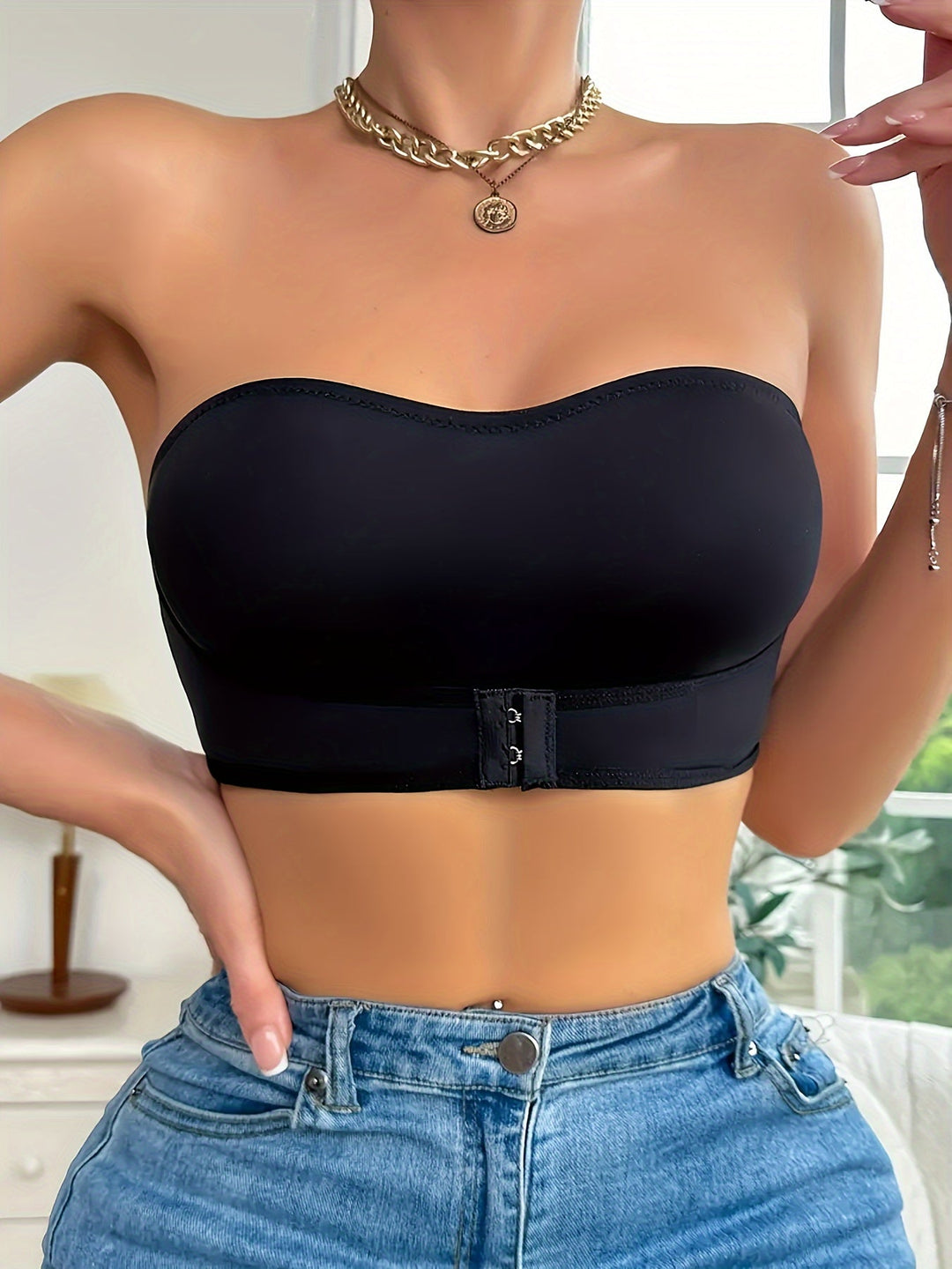Zwarte naadloze bandeau BH voor dames, strapless, sportieve ondersteuning en comfort.