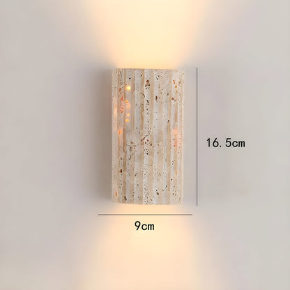 "Natuurstenen wandlamp met warm LED-licht, elegant design, unieke textuur, perfecte ambiance voor elke kamer"