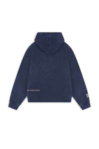 "Navyblauwe hoodie met kristallen details, stijlvolle streetwear luxe voor casual outfits, krachtige mode-uitstraling."