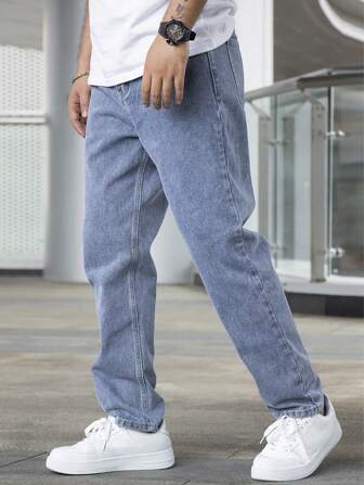 Stijlvolle heren straight fit jeans, model draagt de casual broek voor een moderne look.