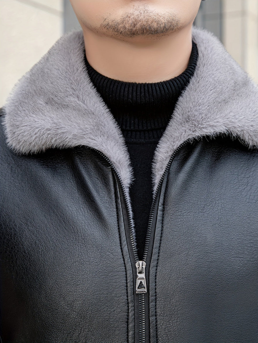 Duurzaam zwart winterjack voor heren, met ritssluiting. Geschikt als casual en warme herfstjas.