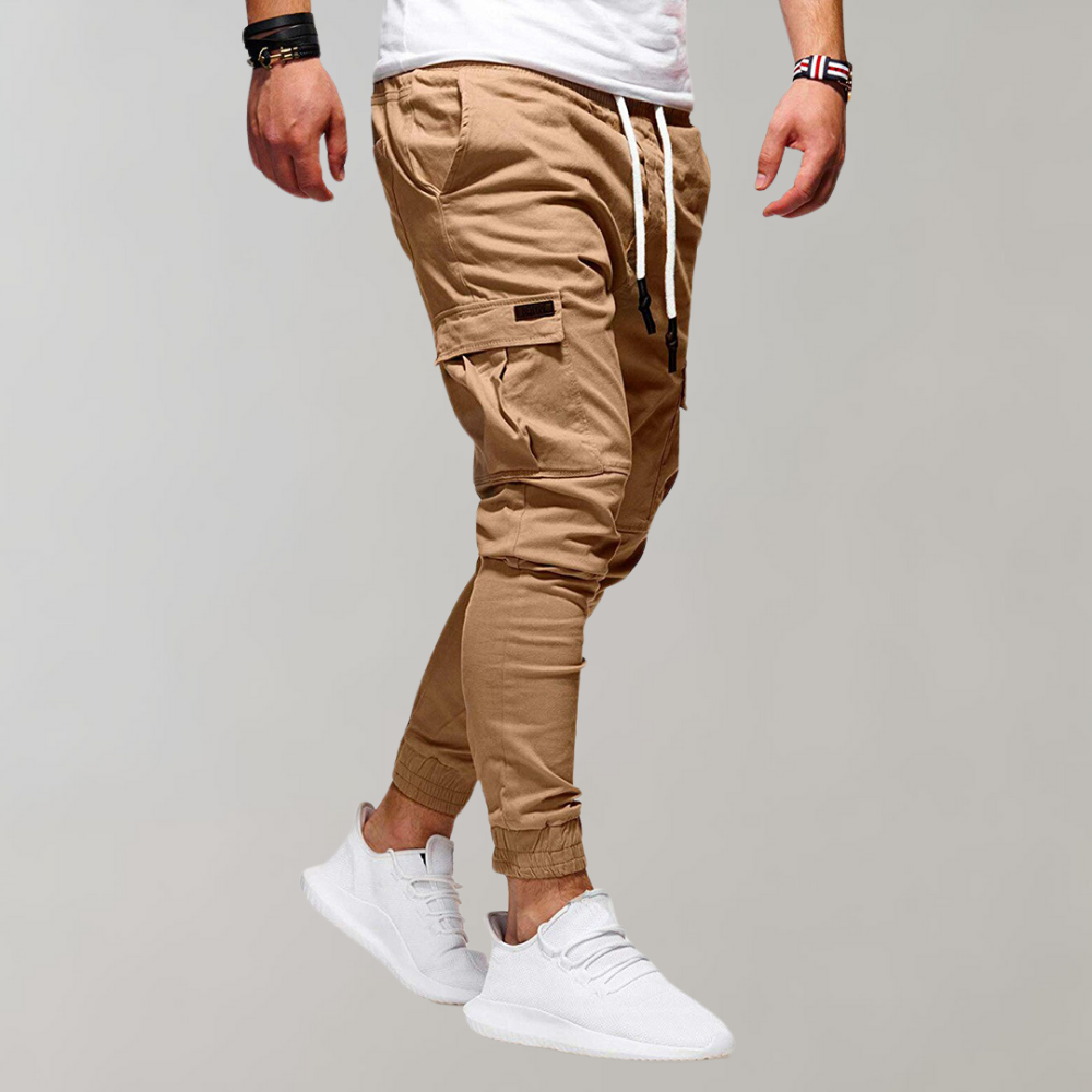 Groene Heren Cargo Broek Noah, een veelzijdige en comfortabele herenbroek voor alle seizoenen.