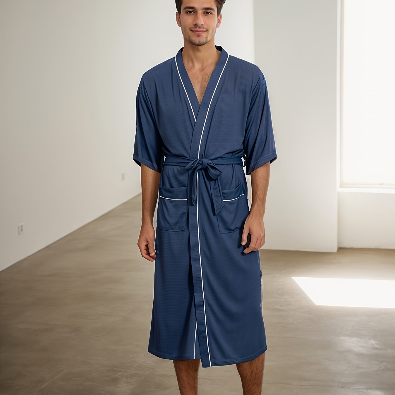 "Noah stijlvolle korte mouw herenbadjas, effen kleur, V-hals, dubbele zakken, comfortabele stof, accessoire heren."