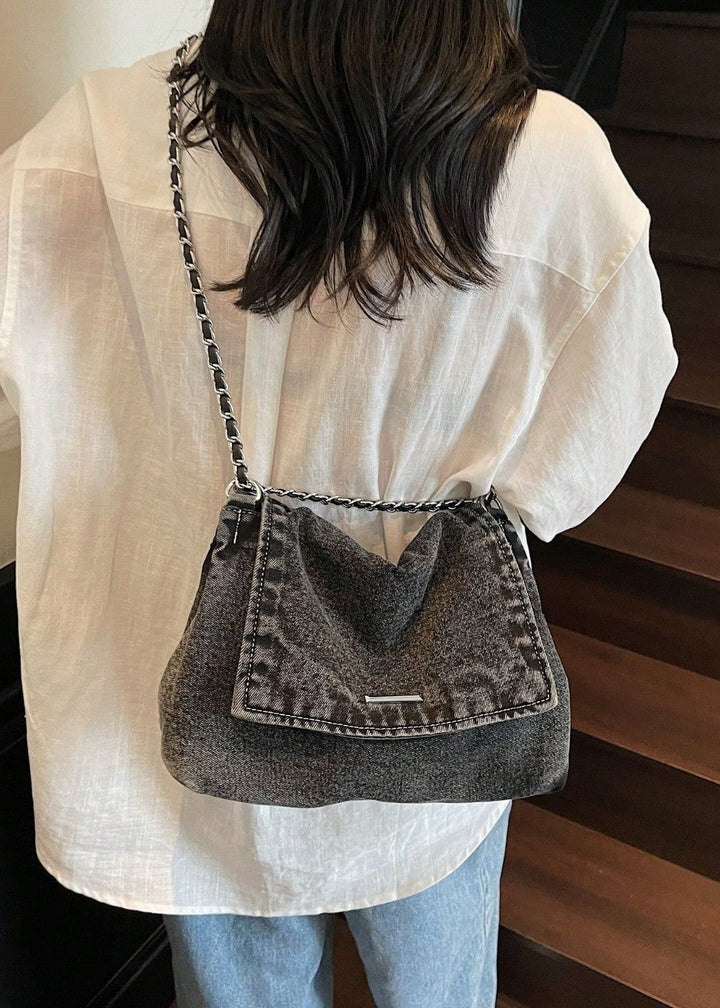 Trendy lichtblauwe denim schoudertas, dames kettingtas ideaal voor dagelijks gebruik.