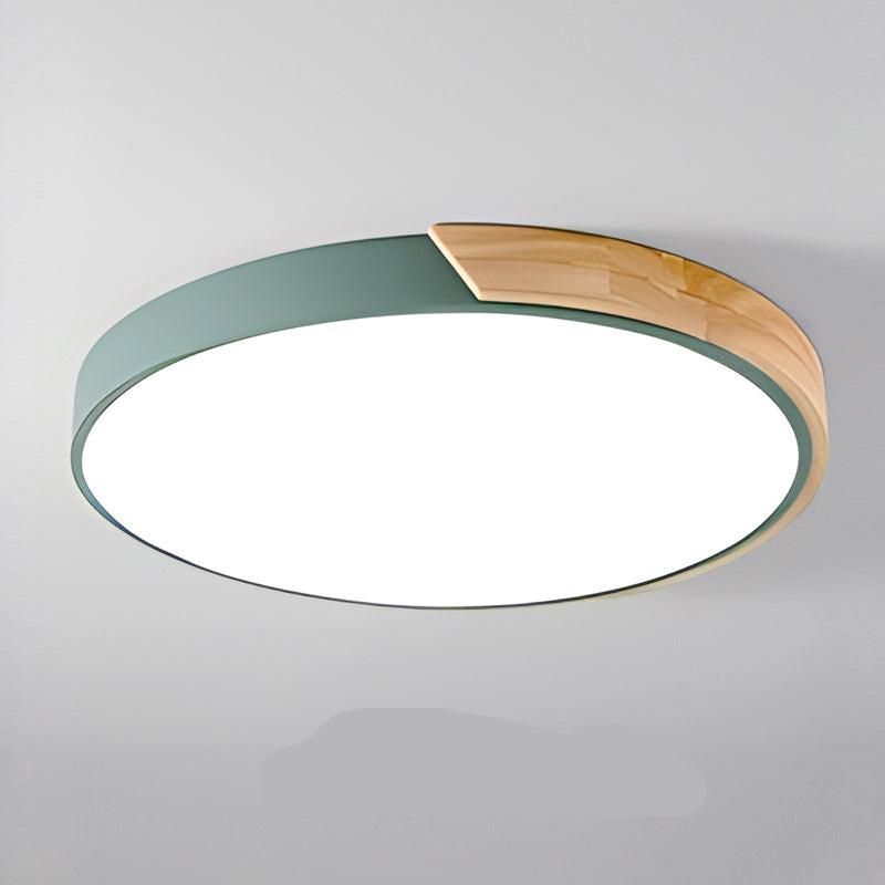 Macaroon plafondlamp in moderne woonkamer, sfeervolle verlichting en design.