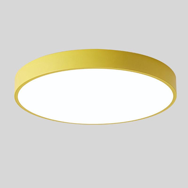 Gele Macaroon plafondlamp, modern Scandinavisch design voor een vrolijke touch.