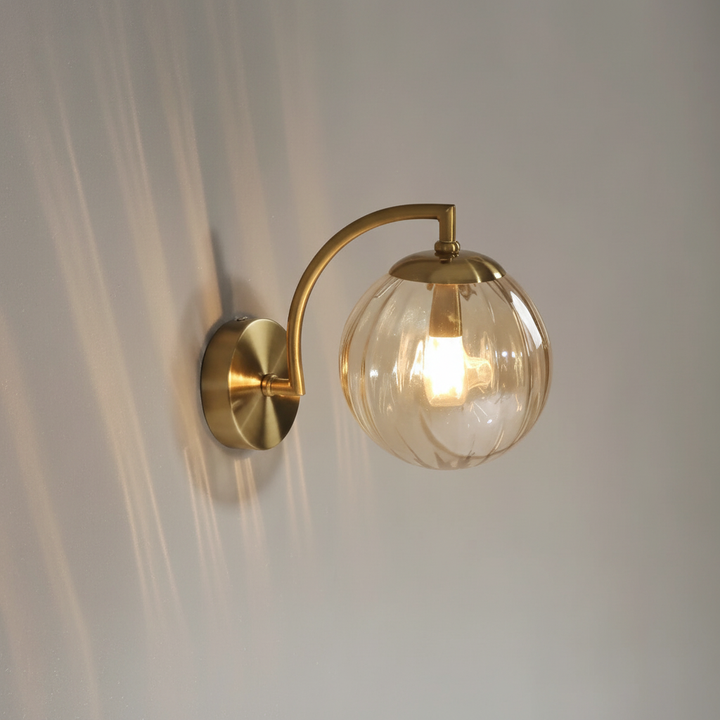 Energiezuinige LED wandlamp AuraOrb, Noordse minimalistische stijl met warm wit glaslicht.