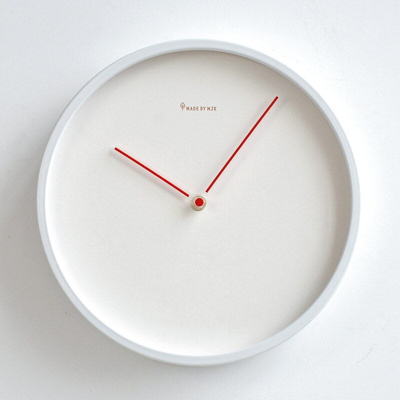Deze minimalistische wandklok in Scandinavische stijl is een perfecte, stille toevoeging aan uw woonkamer.
