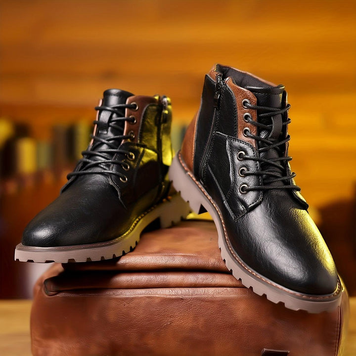 Bruine klassieke heren leren enkellaarzen van Hoymans. Modieuze boots met zijrits, ideaal voor zakelijk of casual.