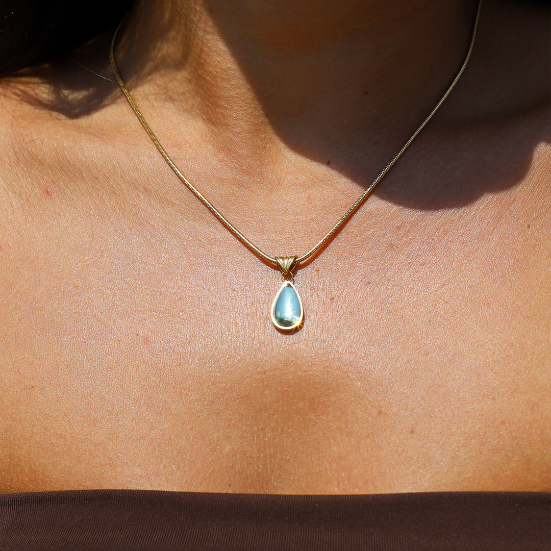 Verfijnde gouden damesketting Elena Olive, hypoallergeen en waterbestendig accessoire, ideaal als cadeau.