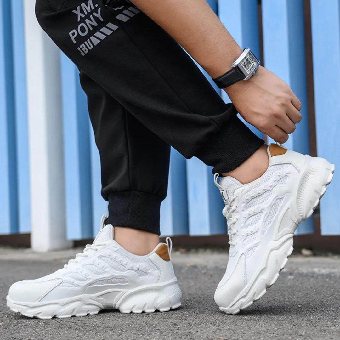 "Onverwoestbare zwarte werksneakers met stalen neus, anti-plet, flexibele zool, ideaal voor bescherming en comfort."