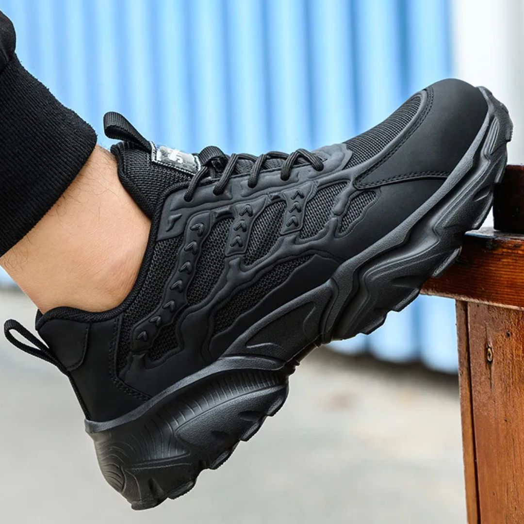 "Onverwoestbare zwarte werksneakers met stalen neus, anti-plet, flexibele zool, ideaal voor bescherming en comfort."