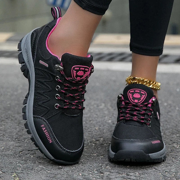 Nieuwe roze dames waterdichte wandelschoenen, comfortabel en duurzaam voor outdoor avonturen.