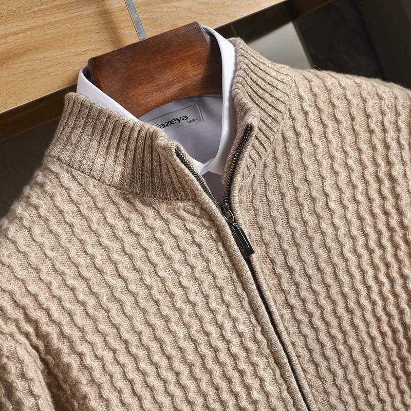 Kameelkleurig heren vest van merinowol met rits, comfortabel en warm, perfect voor nieuwe collectie.