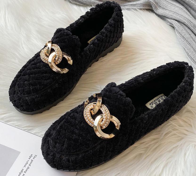 Zwarte dames winter loafers, chique en warm voor werk of vrije tijd.