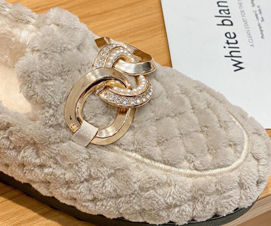 Warme en modieuze dames instappers, khaki, ideaal voor de winter.