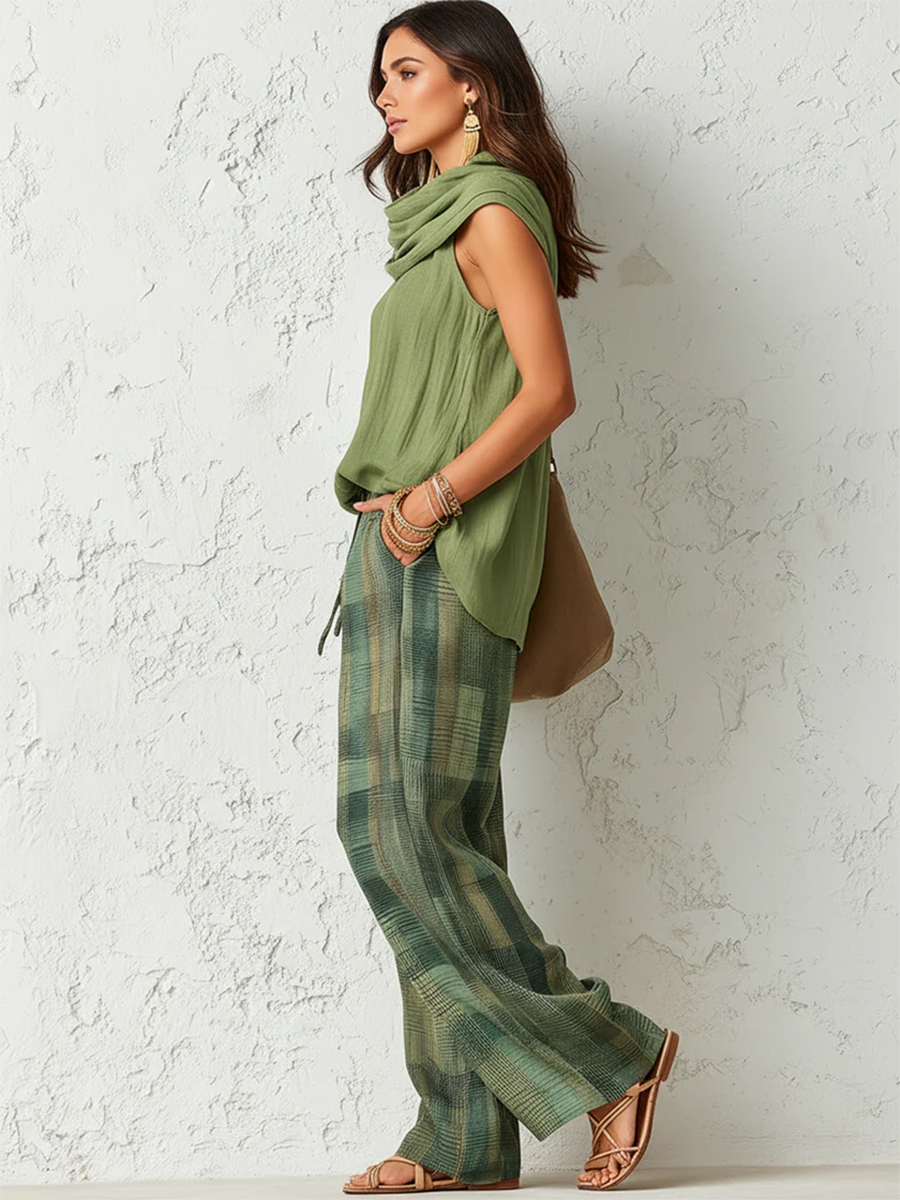 Relaxte pasvorm groene dames set. Comfortabele blouse en wijde broek voor een veelzijdige, casual zomerstijl.