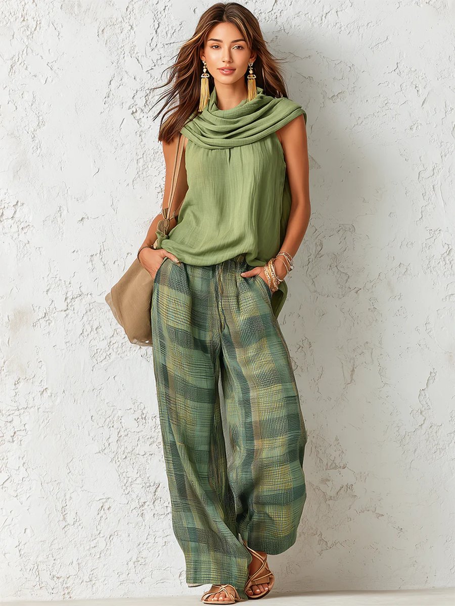Dames natuurlijke groene set: losse blouse en wijde broek. Casual, comfortabel en verfijnd voor de zomer.