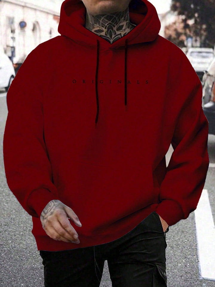 Casual heren hoodie met capuchon en unieke letterprint, onmisbaar in je streetwear collectie.